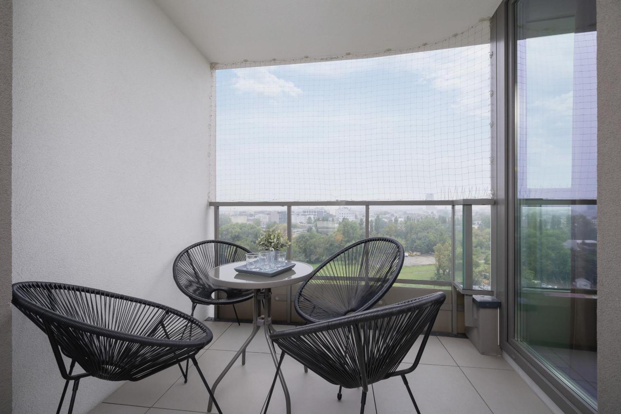 Przestronny Apartament Z Balkonem By Noclegi Renters คราคูฟ ภายนอก รูปภาพ