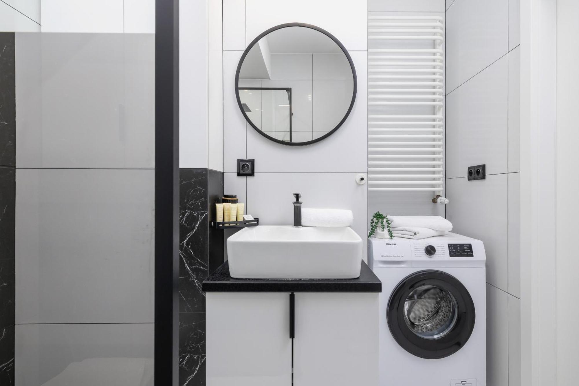 Przestronny Apartament Z Balkonem By Noclegi Renters คราคูฟ ภายนอก รูปภาพ